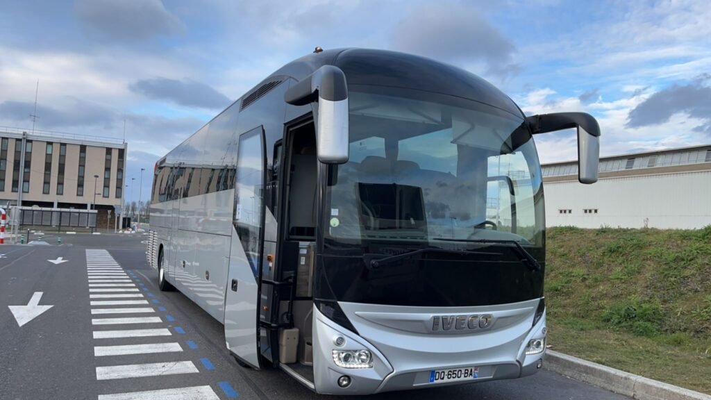 Location de bus à Paris avec autocar privé pour un voyage de groupe